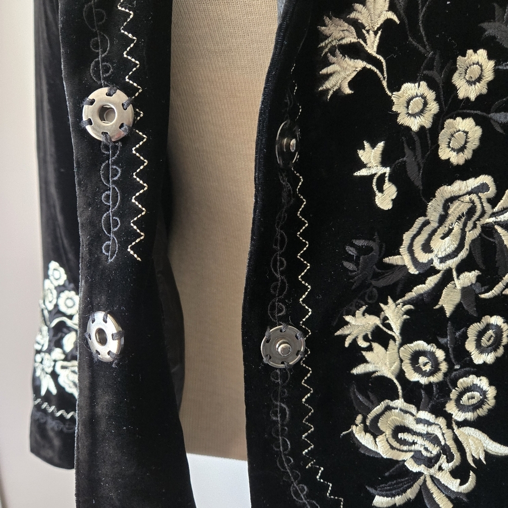 SAGAIE PARIS Silk Blend Gold Floral Embroidered Black Velvet Jacket. Medium - Picture 7 of 14
